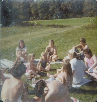 Gang on the grass 76
