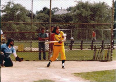 Idol takes a swing
